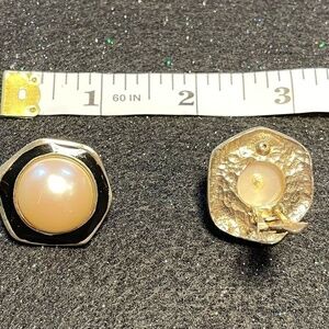 Vintage‎ Goldtone Faux Pearl Clip on Earrings